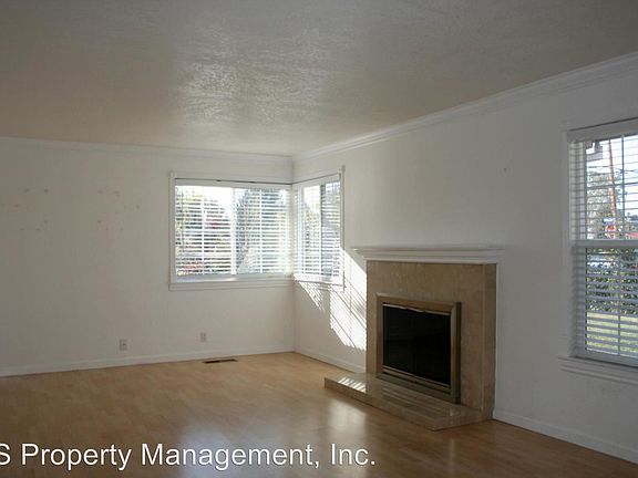 3rd image of 904 Toyon Ave