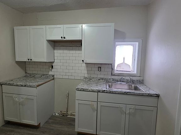 2nd image of 43 Elliott St #1