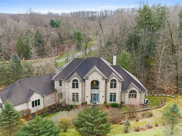 780 Village Trl, Mayfield Village, OH 44040