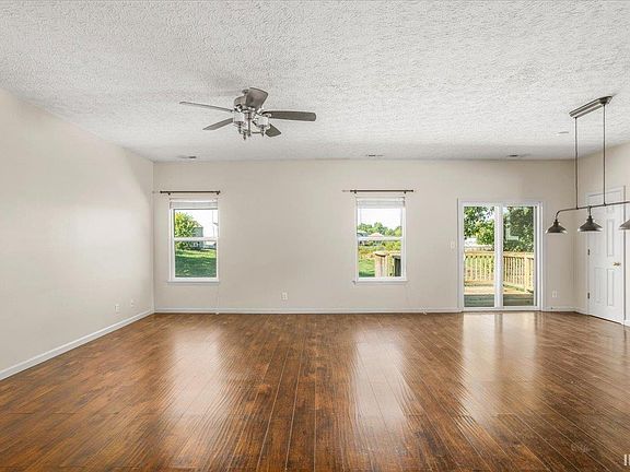 3rd image of 4772 Elijah St