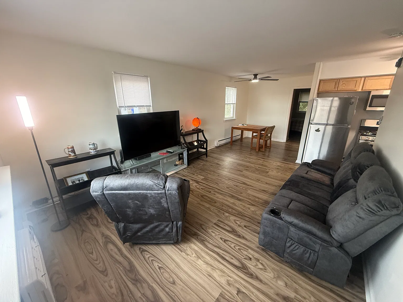 2 bed, 900 sqft, $2,200 — Photo 2