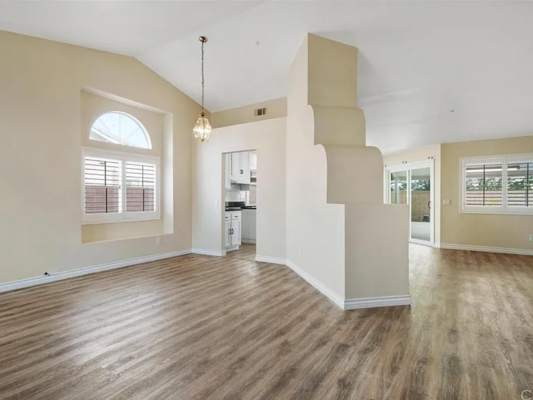 1645 W Victoria St — Photo 7