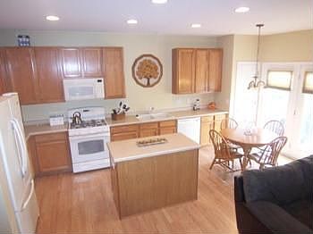 4th image of 672 Lambert Ln #120-2