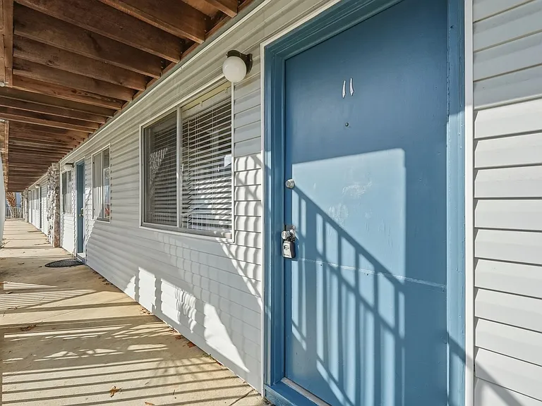 201 College Blvd E #11 — Photo 7
