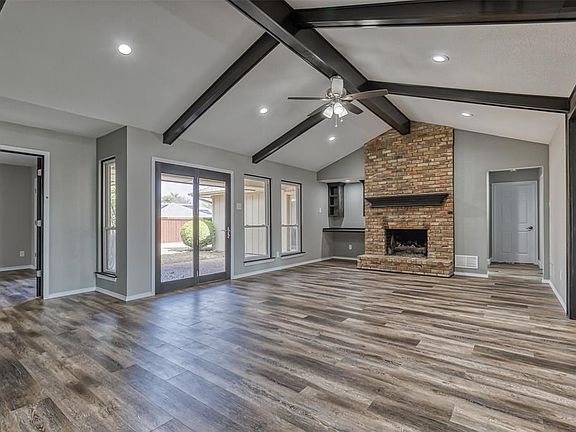3rd image of 2215 Parkhaven Dr