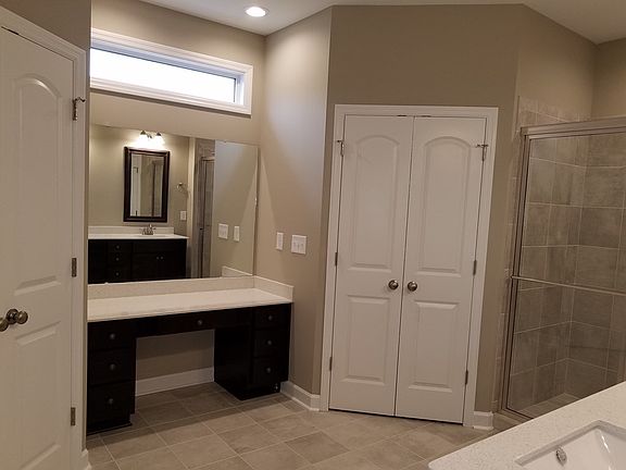 4th image of 206 Kings Way
