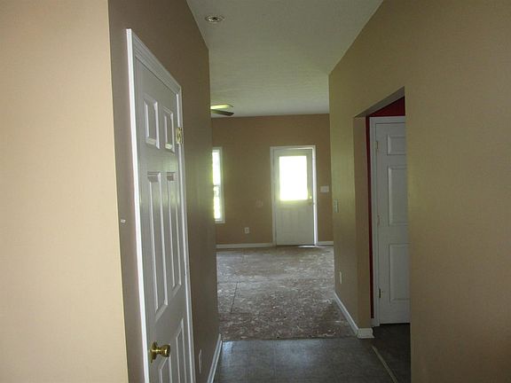 5th image of 125 Lowell Ct