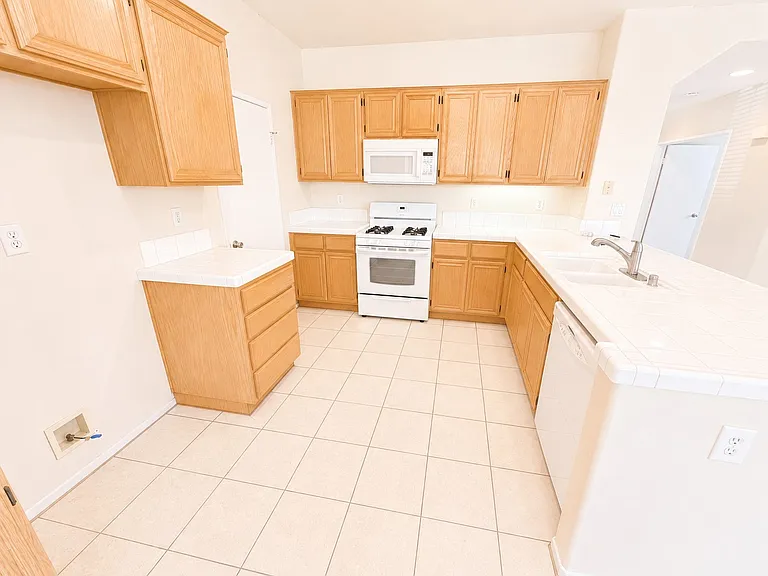 12692 Royal Oaks — Photo 4