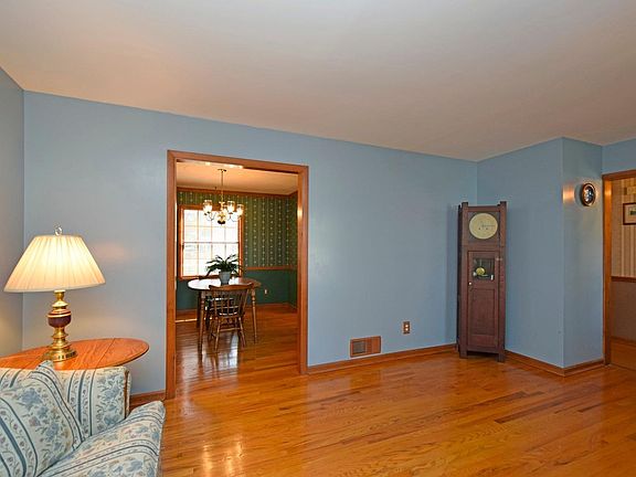 4th image of 1856 Clayburn Cir