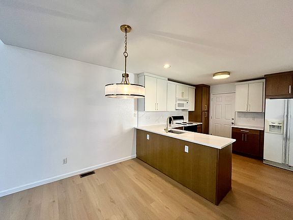 4th image of 340 W 114th Pl