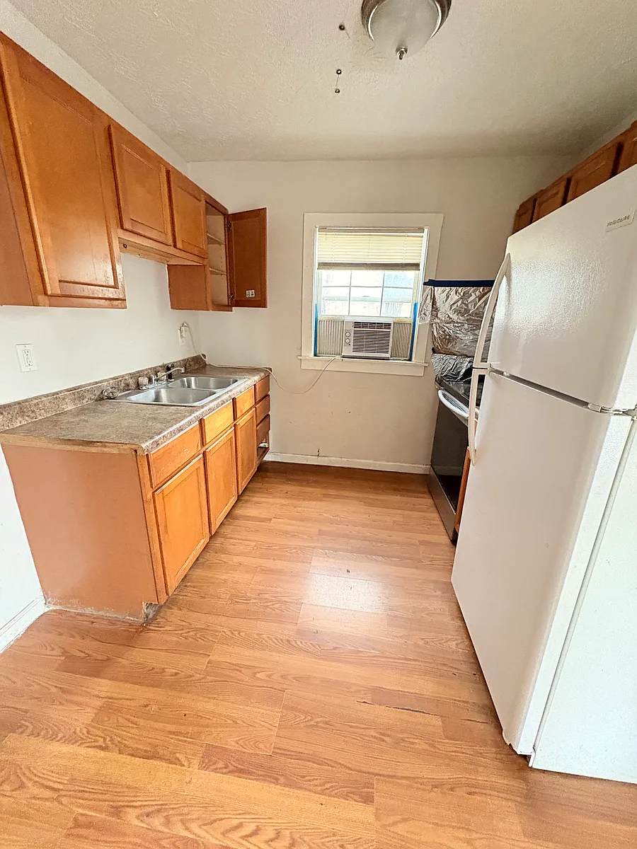 Building Photo - 8209 Vine St #1