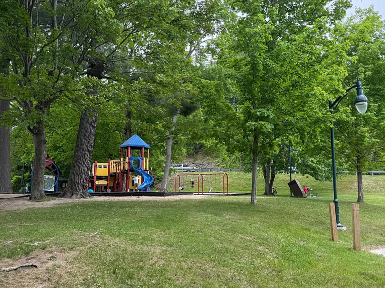 142 Ecclestone Dr #15 — Photo 26