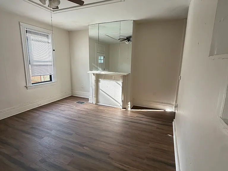 209 Rear 21 — Photo 8