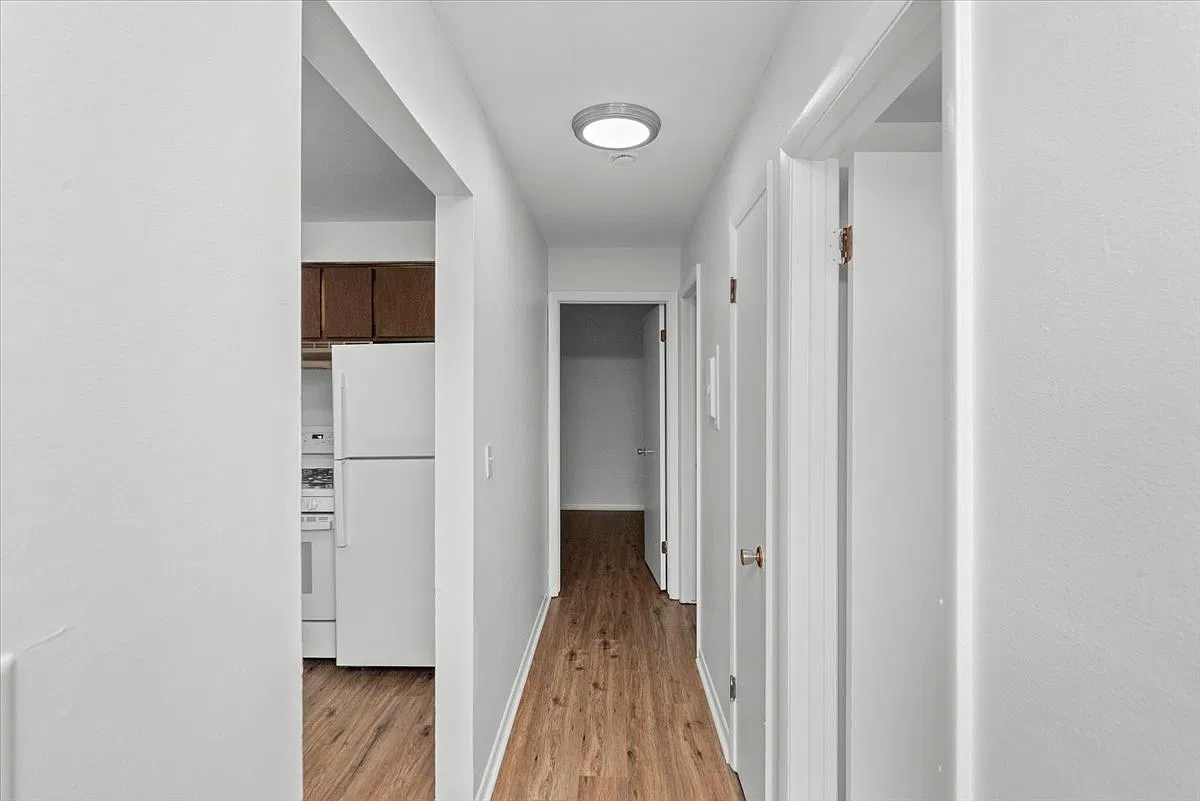124 W Washington St — Photo 4