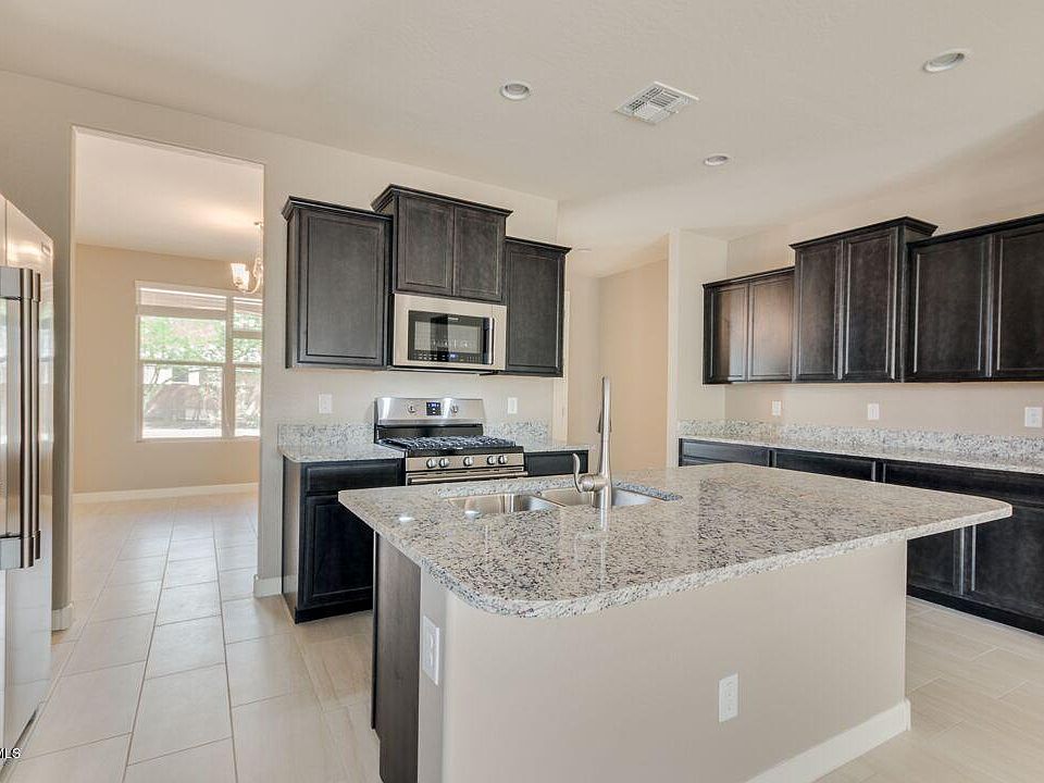 2nd image of 763 W Brangus Way