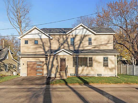 3rd image of 2308 Shadywood Rd