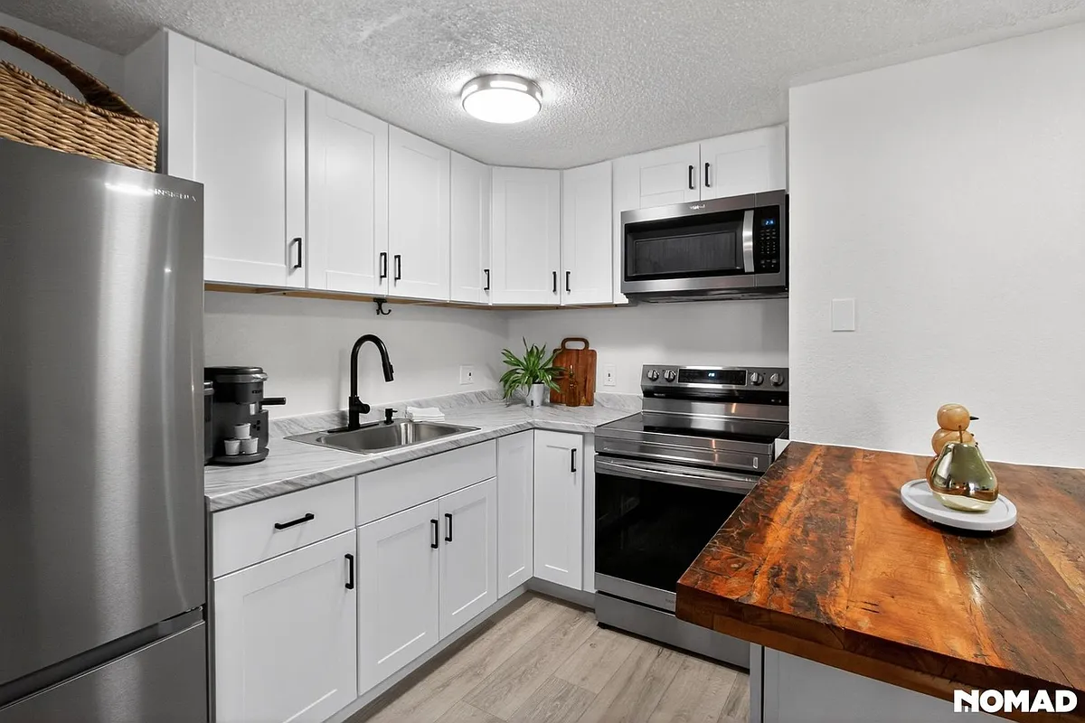 Building Photo - 2500 S York St #107