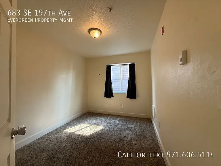 683 SE 197th Ave — Photo 31