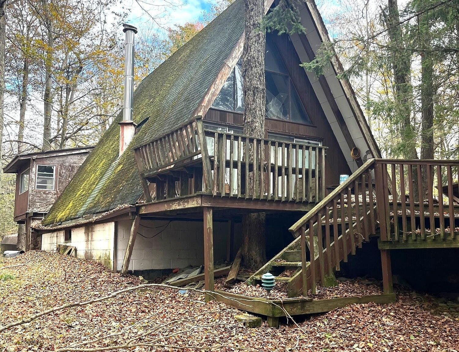 1439 Pocono Dr, Gouldsboro, PA 18424 | Zillow