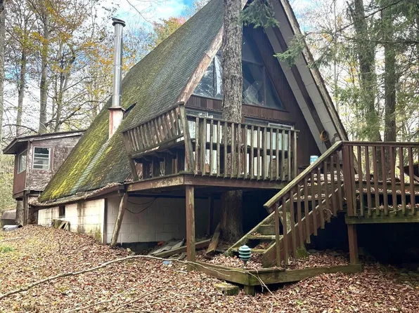 1439 Pocono Dr, Gouldsboro, PA 18424