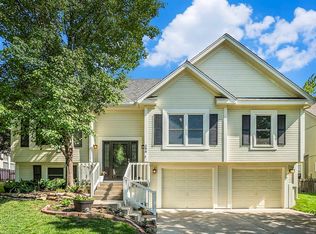 306 Dublin Cir, Smithville, MO 64089
