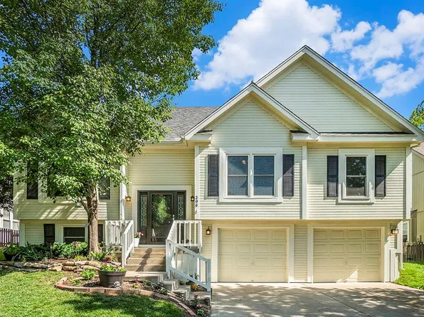 306 Dublin Cir, Smithville, MO 64089