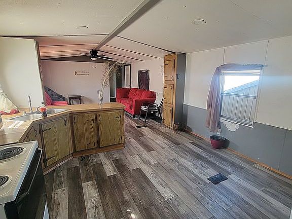 3rd image of 48 Caravan Ct