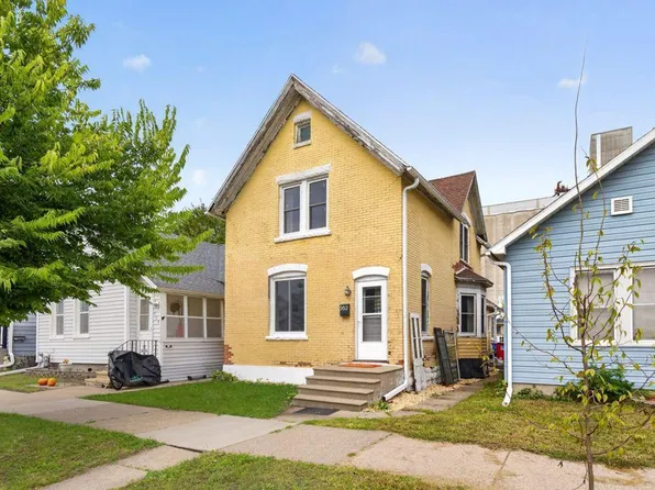 562 W 4th St, Winona, MN 55987