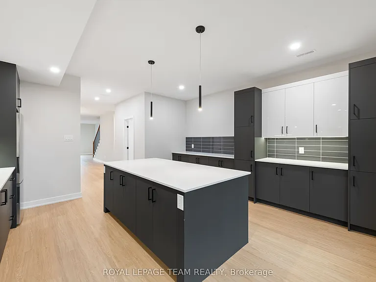 49 Grosvenor Ave #3 — Photo 20