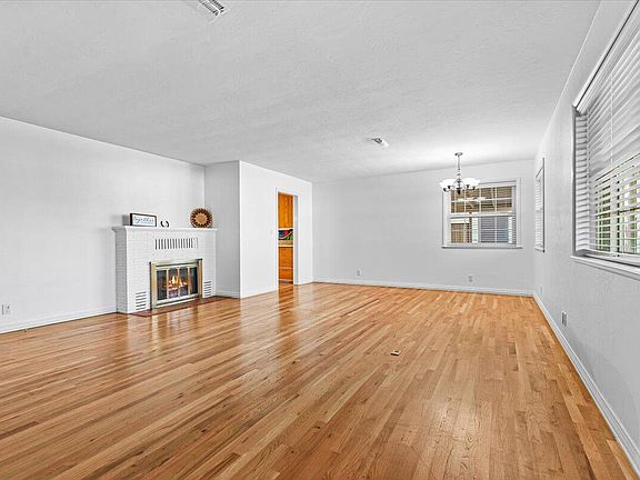 5th image of 1219 Dakota Ave