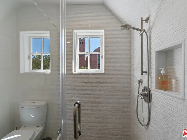 560 S Bronson Ave #A — Photo 52