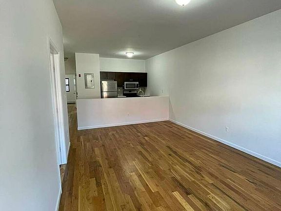 4th image of 11 Graham Ave Floor 3