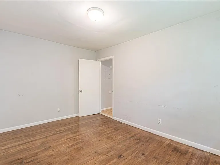 350 Brooks Ave SW — Photo 17