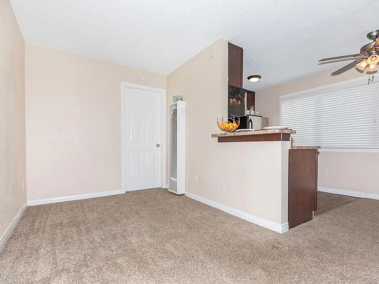 Dorado Plaza Apartments — Photo 41