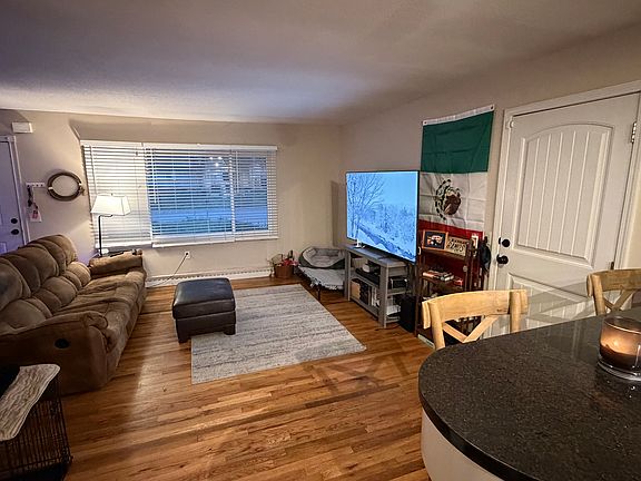 4th image of 1421 W 21st Ter