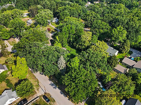 4th image of 410 Peach St