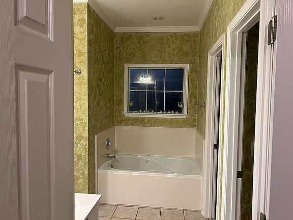 Jetted tub