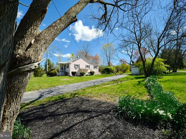 22282 Saint Louis Rd, Middleburg, VA 20117