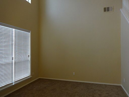 4th image of 325 Fawn Meadow Dr