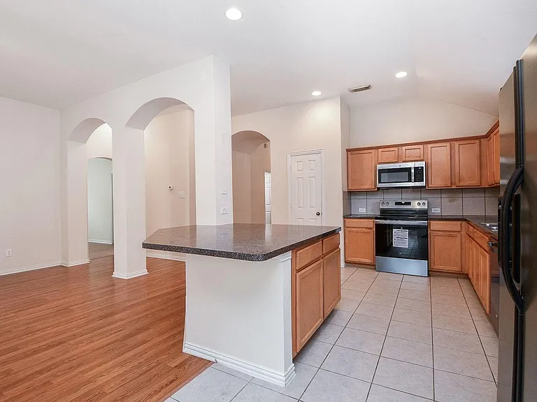 18006 Willow Cliff Ln — Photo 9