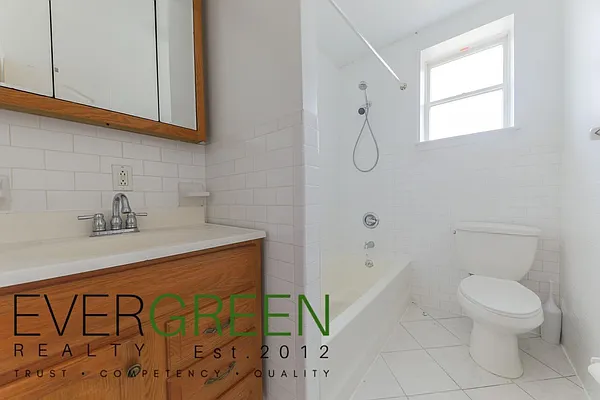 Rented by Evergreen Apartments BK | media 11