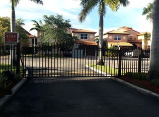 15595 SW 26th Ter, Miami, FL 33185