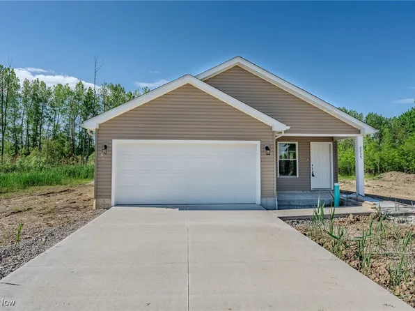 2235 Arrowhead St, Lorain, OH 44052