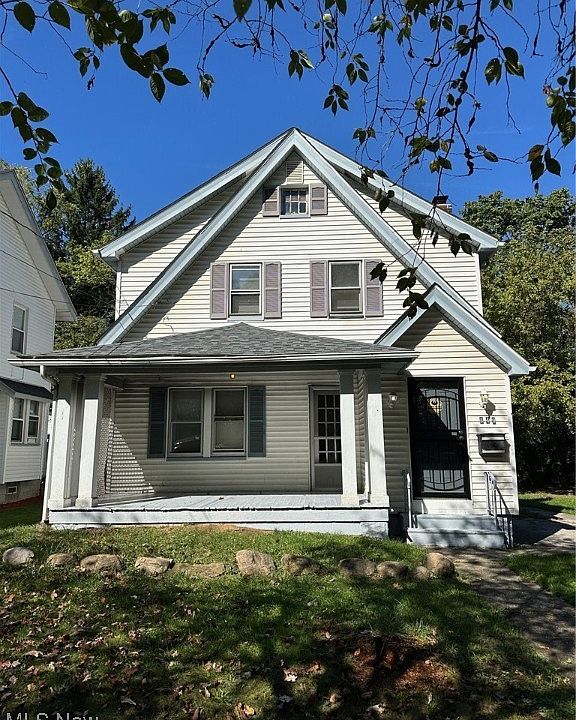 1st image of 849 Glenn St