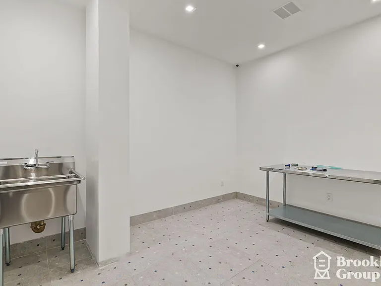 556 Baltic St #508 — Photo 31