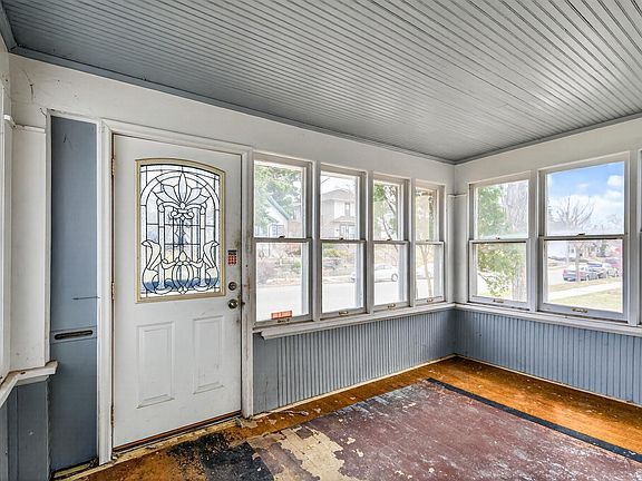 4th image of 3528 Longfellow Ave