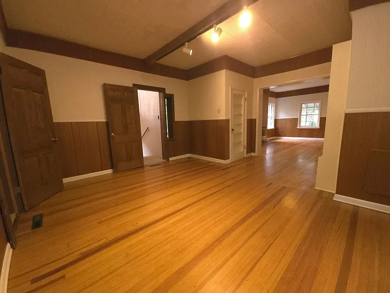 740 University Ave — Photo 4