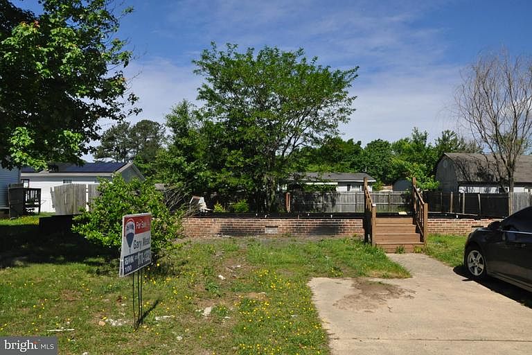 2nd image of 22483 Macarthur Blvd