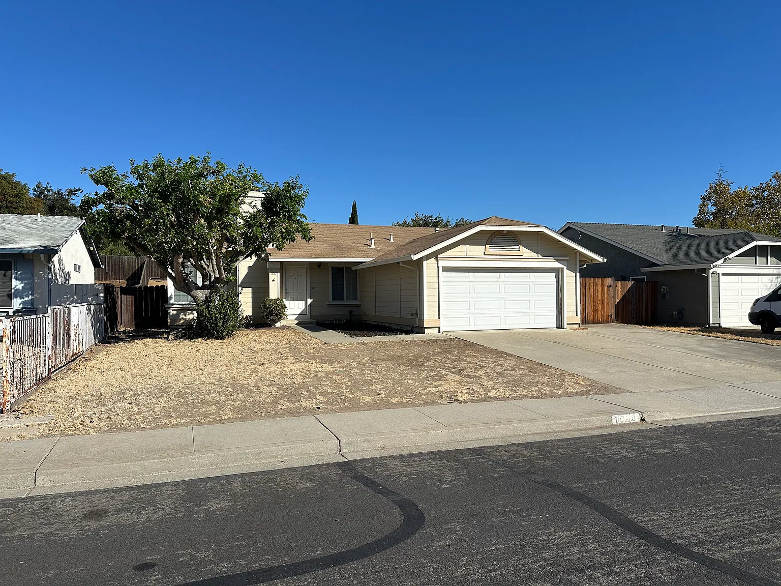 3 bed, 1099 sqft, $2,995 — Photo 1