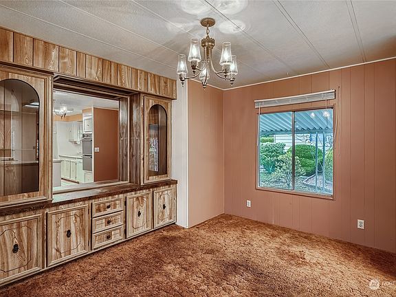 Dining room>